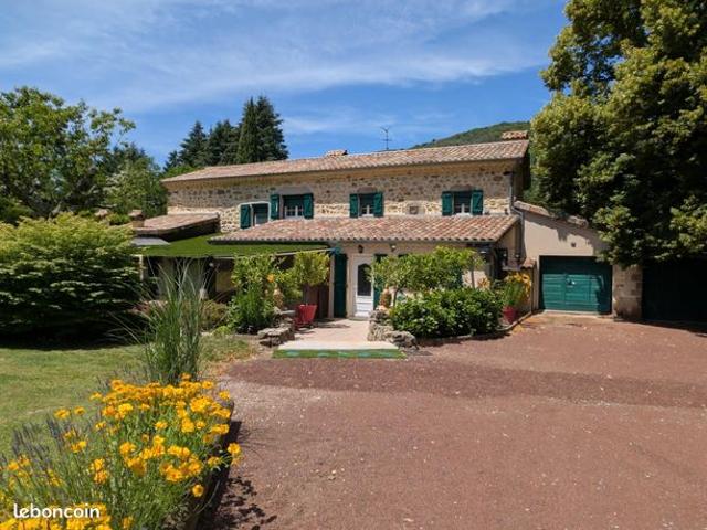 Propriété 6 pièces 165 m²
