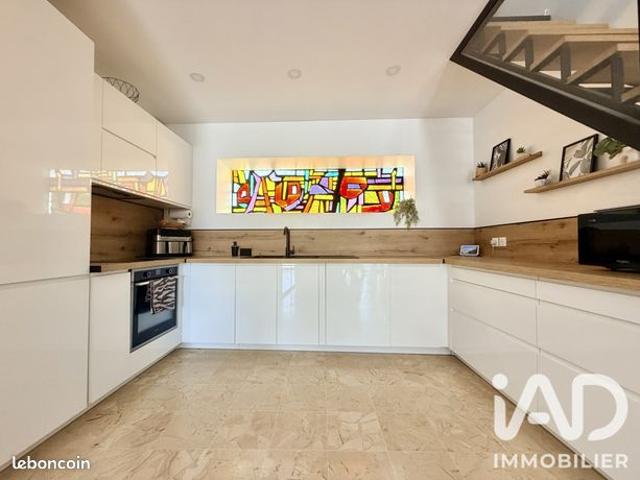 Propriété 6 pièces 166 m²