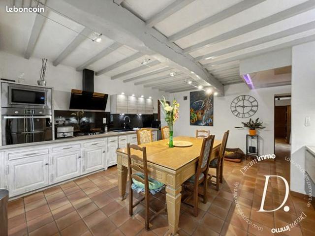 Propriété 6 pièces 166 m²