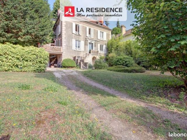 Propriété 6 pièces 166 m²