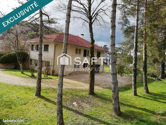 Propriété 6 pièces 160 m²