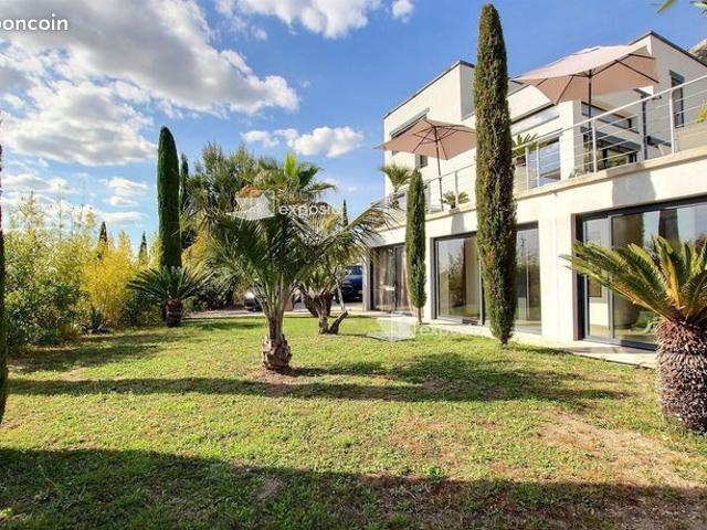 Propriété 6 pièces 160 m²