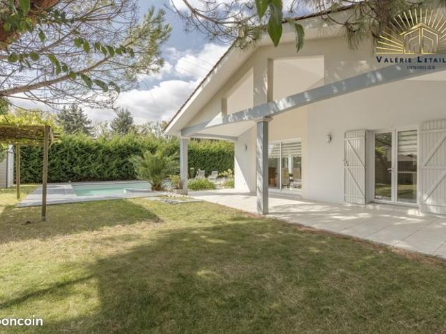 Propriété 6 pièces 160 m²