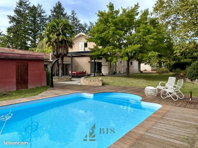 Propriété 6 pièces 160 m²