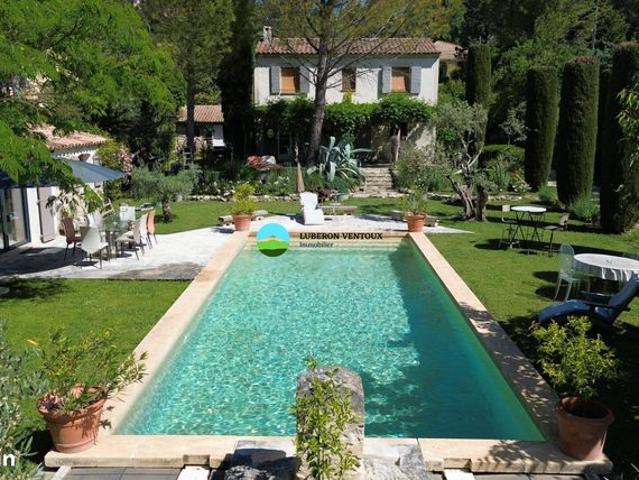Propriété 6 pièces 160 m²