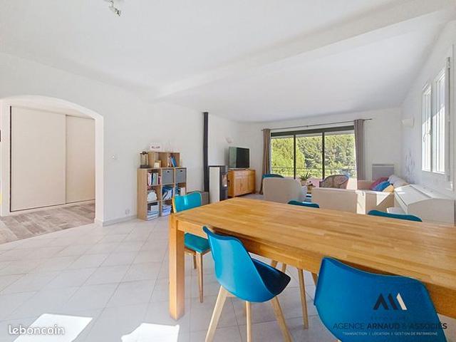 Propriété 6 pièces 160 m²