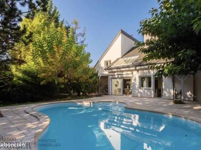 Propriété 6 pièces 160 m²