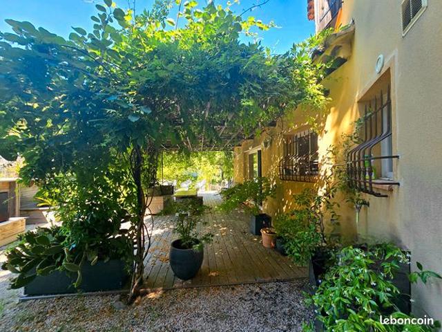 Propriété 6 pièces 160 m²