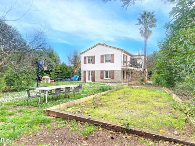 Propriété 6 pièces 174 m²