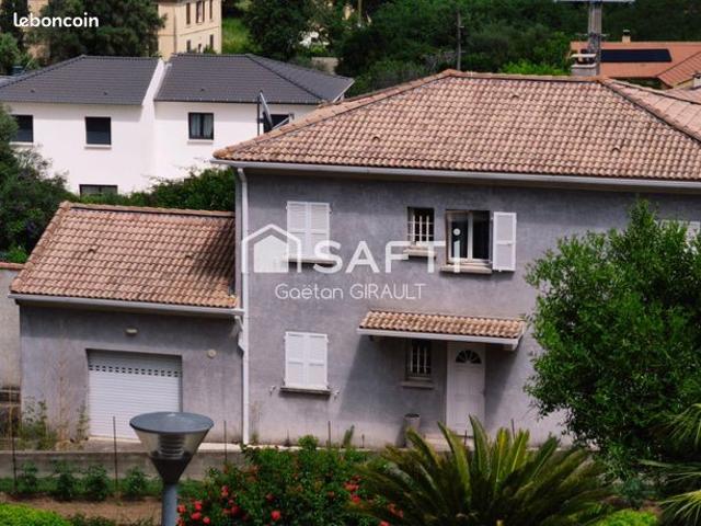 Propriété 6 pièces 175 m²