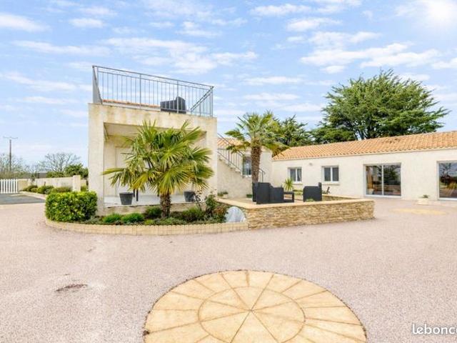 Propriété 6 pièces 176 m²