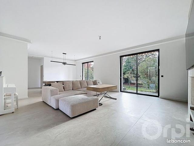 Propriété 6 pièces 177 m²