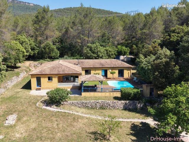 Propriété 6 pièces 178 m²
