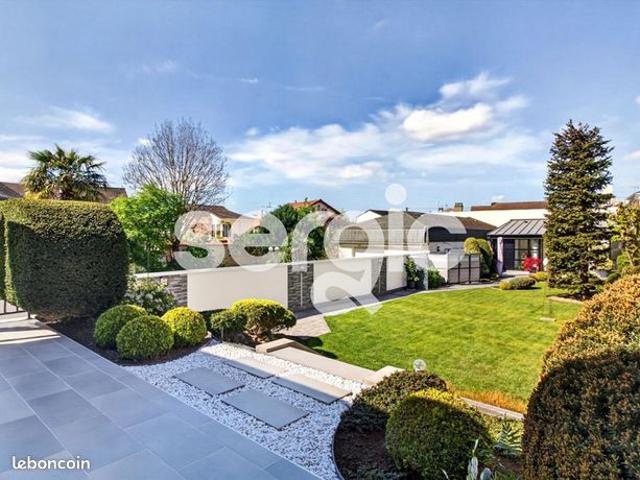 Propriété 6 pièces 178 m²