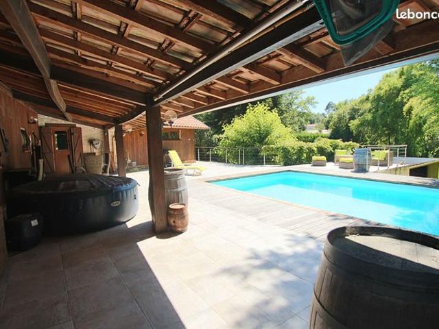 Propriété 6 pièces 179 m²