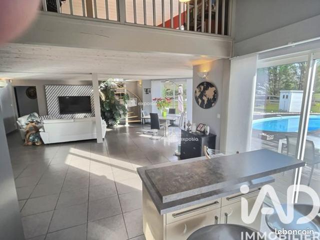 Propriété 6 pièces 179 m²