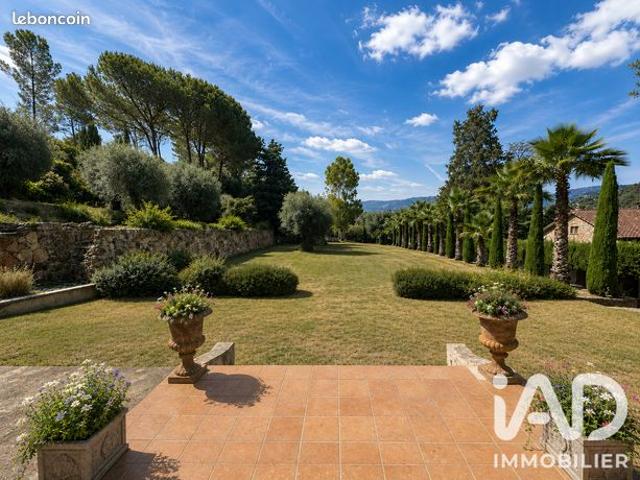 Propriété 6 pièces 179 m²