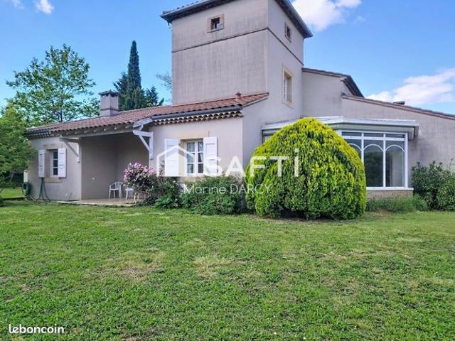 Propriété 6 pièces 179 m²