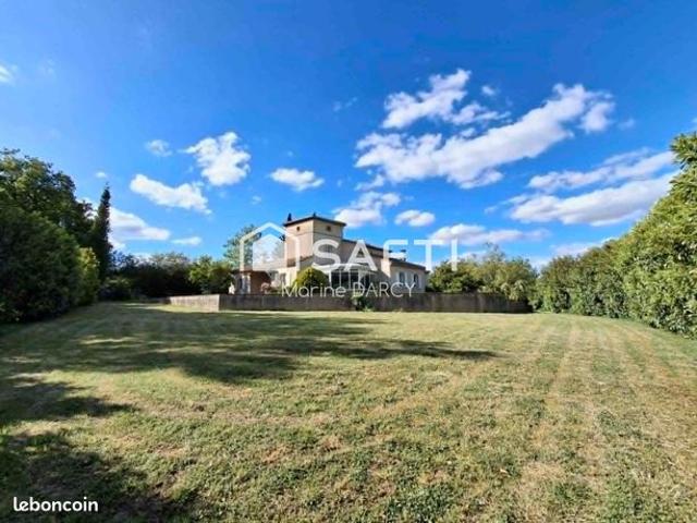 Propriété 6 pièces 179 m²