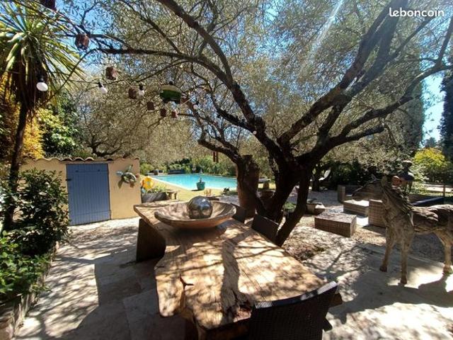 Propriété 6 pièces 184 m²