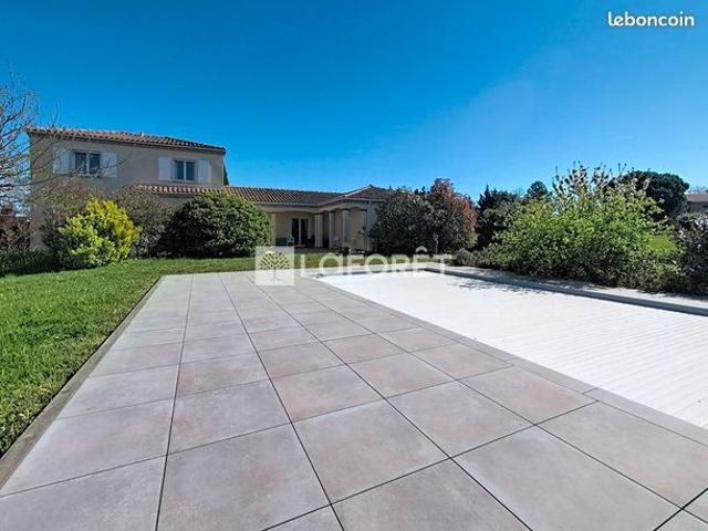 Propriété 6 pièces 184 m²