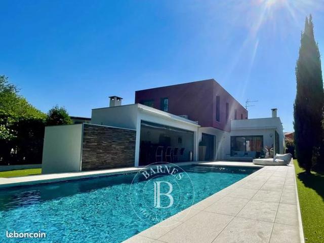 Propriété 6 pièces 184 m²