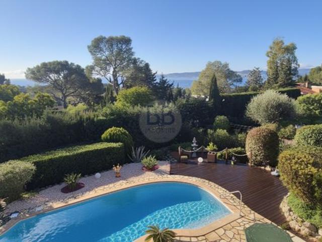 Propriété 6 pièces 184 m²