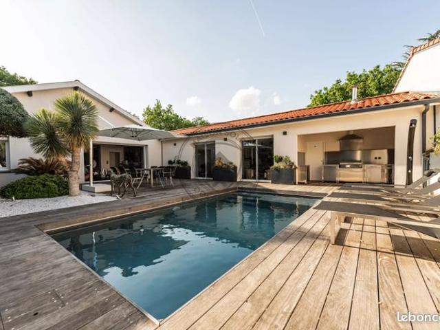 Propriété 6 pièces 185 m²