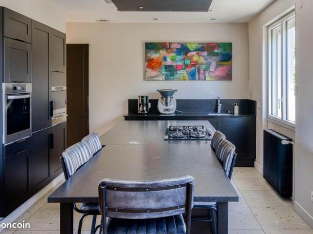 Propriété 6 pièces 185 m²