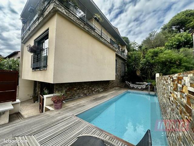 Propriété 6 pièces 185 m²