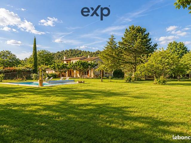 Propriété 6 pièces 181 m²