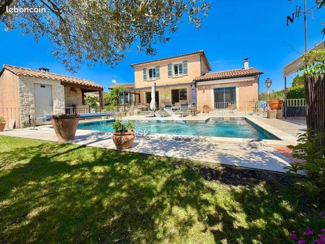 Propriété 6 pièces 185 m²