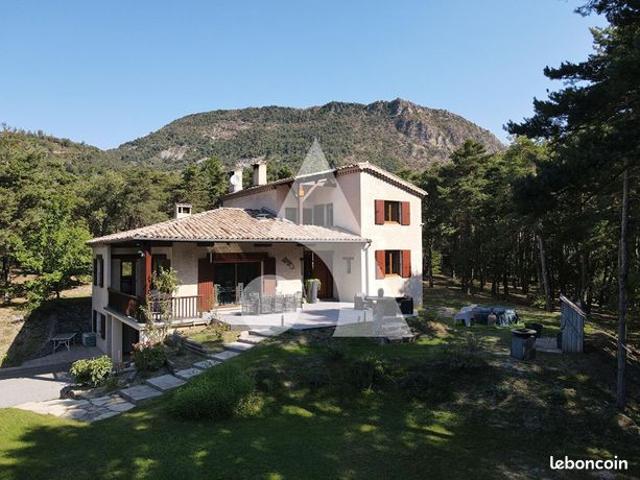 Propriété 6 pièces 185 m²