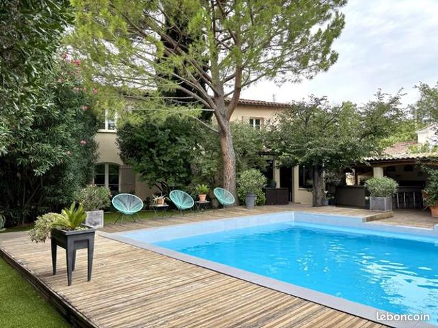 Propriété 6 pièces 187 m²