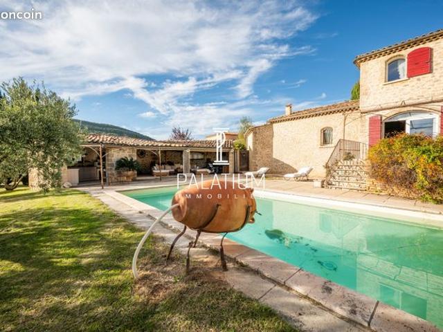 Propriété 6 pièces 188 m²