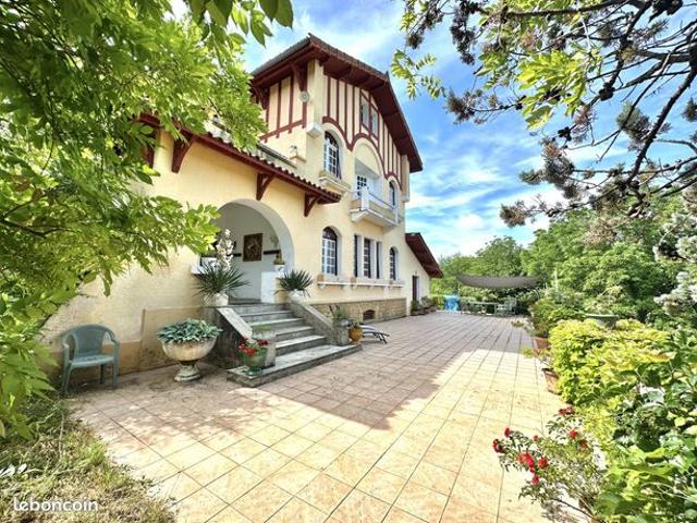 Propriété 6 pièces 188 m²