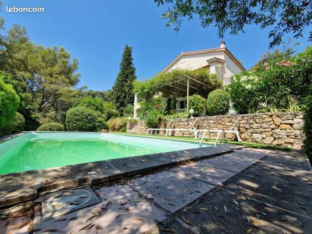 Propriété 6 pièces 190 m²