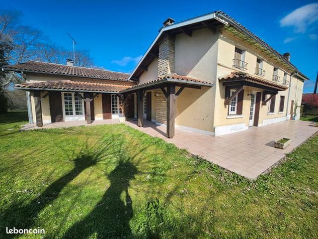 Propriété 6 pièces 180 m²