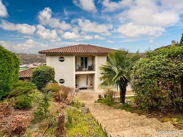 Propriété 6 pièces 180 m²