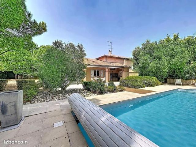 Propriété 6 pièces 180 m²