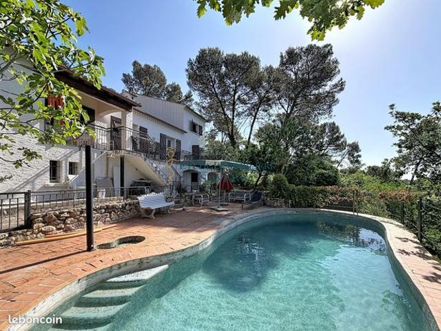 Propriété 6 pièces 193 m²