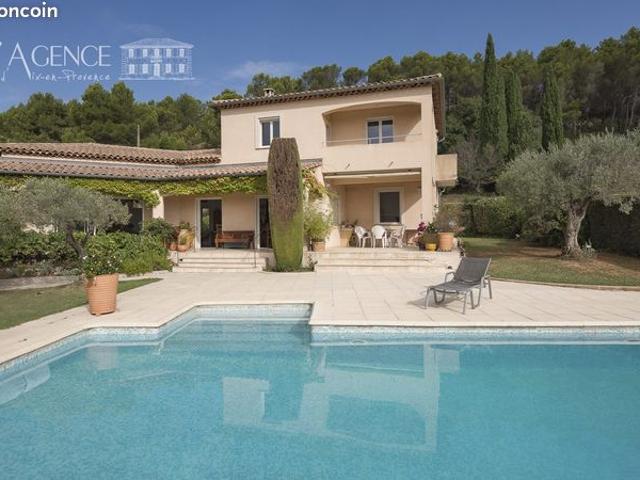 Propriété 6 pièces 180 m²