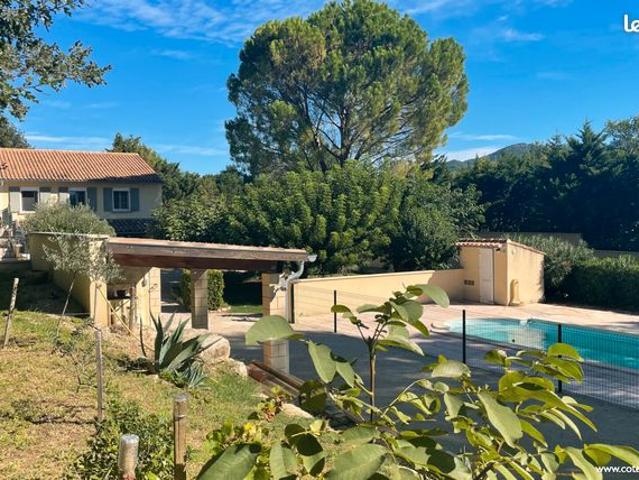 Propriété 6 pièces 180 m²