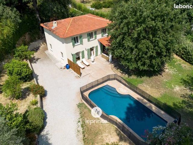Propriété 6 pièces 180 m²