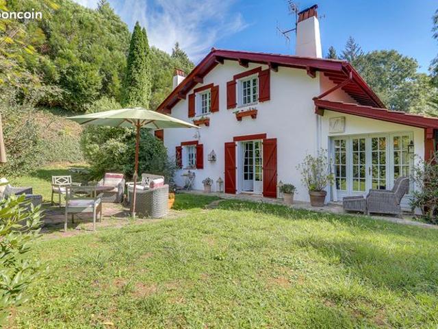 Propriété 6 pièces 181 m²