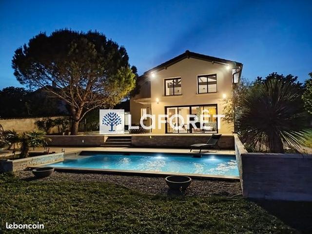 Propriété 6 pièces 181 m²