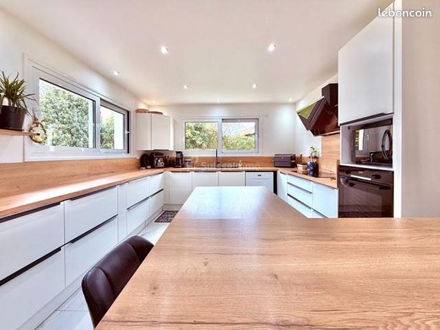 Propriété 6 pièces 181 m²