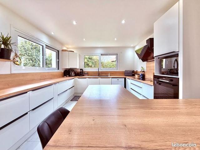 Propriété 6 pièces 181 m²