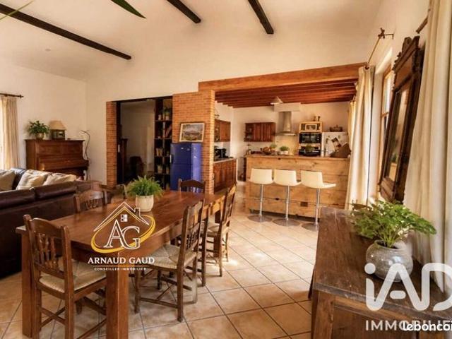 Propriété 6 pièces 183 m²