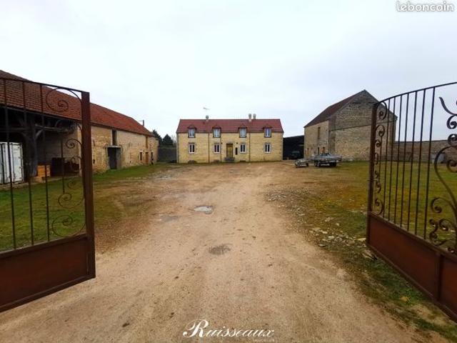 Propriété 6 pièces 183 m²